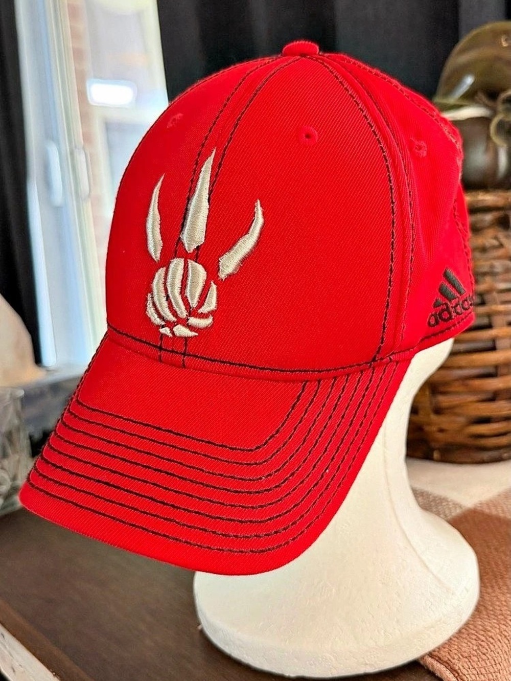 adidas Toronto Raptors NBA Basic Logo Structured Flex Hat Red M/L